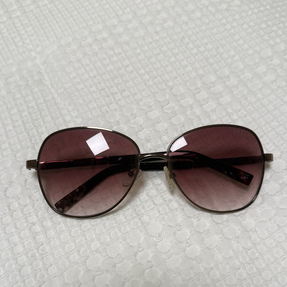 Guess Women's Sunglasses with Purple Gradient Lenses